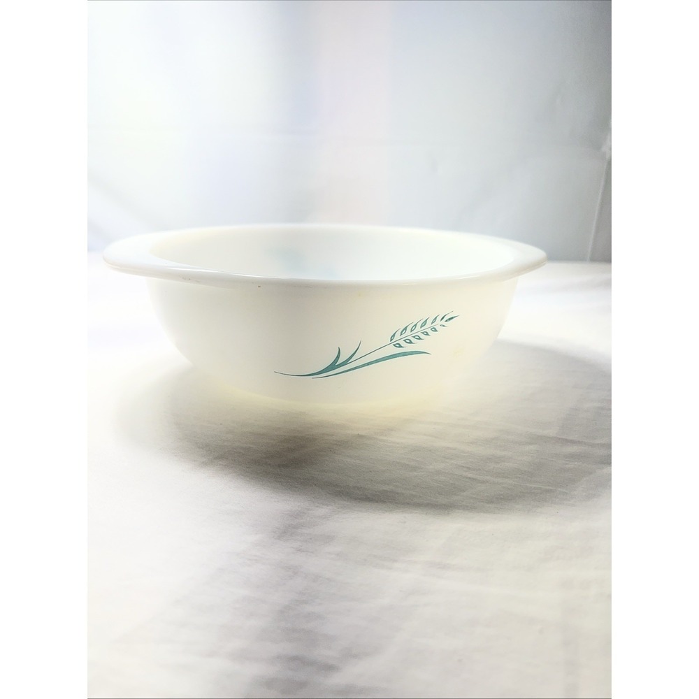 Vintage Pyrex Bowl #024 White/ Blue Wheat. 1.5 Quart.